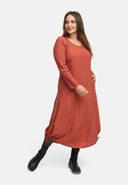 A-linjainen mekko rypytyksellä 'Ferina'