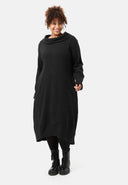 'Vigna' klänning – modern ballongsilhuett och elegant omlagda krage