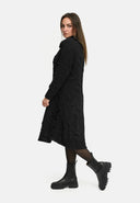 'Brunel' Kleid – Cowl-Neck, seitliche Raffung & Midilänge