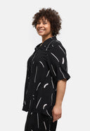 'Noira' Blus – luftig, minimalistisk & uttrycksfull