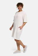 'Crissa' klänning – plisserad, mjuk & figursmickrande