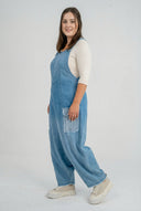 'Sky' Hängselbyxor – Premium-Denim, Ombre & Lappdetaljer