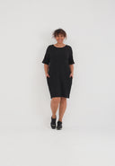 'Crissa' klänning – plisserad, mjuk & figursmickrande